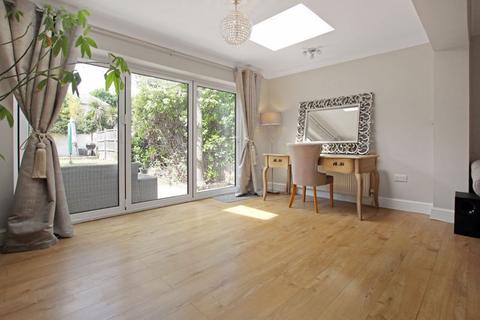 5 Calvert Drive, Dartford, DA2 7GA