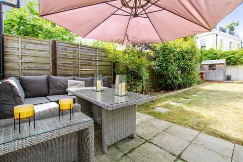5 Calvert Drive, Dartford, DA2 7GA