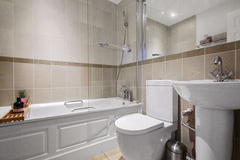 5 Calvert Drive, Dartford, DA2 7GA