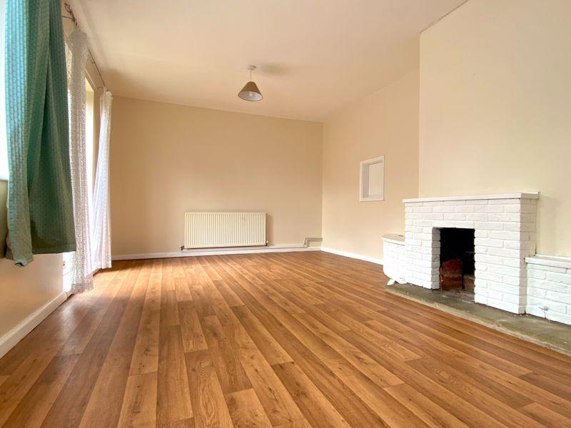 Meadow Road, Alcester 2 bed apartment £135,000