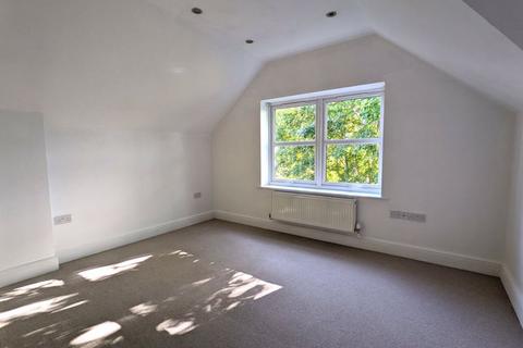 44b Priory Road, Tonbridge, TN9 2BL