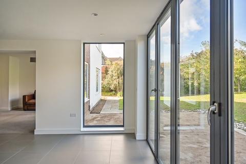 6 Cliff Road, Folkestone, CT20 2JD