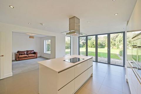 6 Cliff Road, Folkestone, CT20 2JD