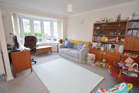 9 Oaklands, Haslemere, GU27 3RD