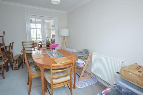 9 Oaklands, Haslemere, GU27 3RD