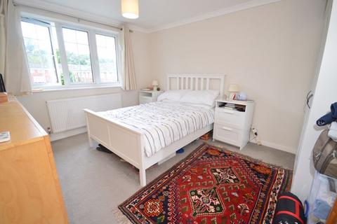9 Oaklands, Haslemere, GU27 3RD