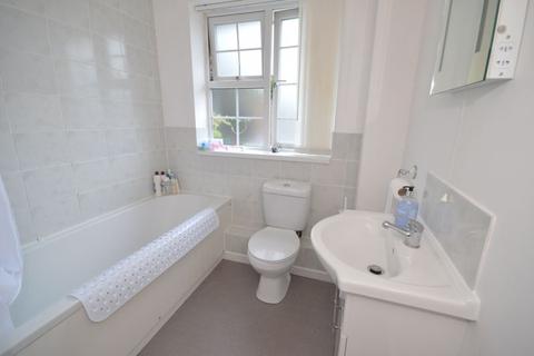 9 Oaklands, Haslemere, GU27 3RD