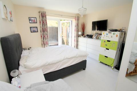 2 bedroom apartment for sale - Stanwell New Road, Staines-upon-Thames, TW18
