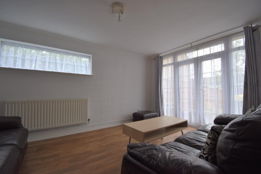 Vandyke, Bracknell, Berkshire, RG12 4 bed terraced house £1,650 pcm