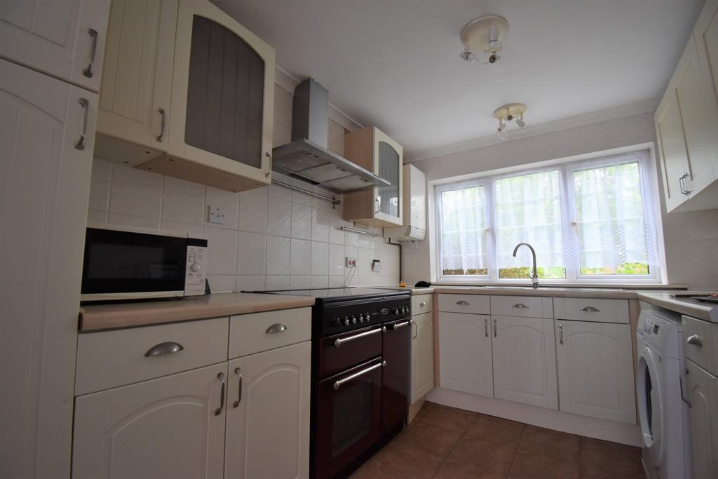 Vandyke, Bracknell, Berkshire, RG12 4 bed terraced house £1,650 pcm