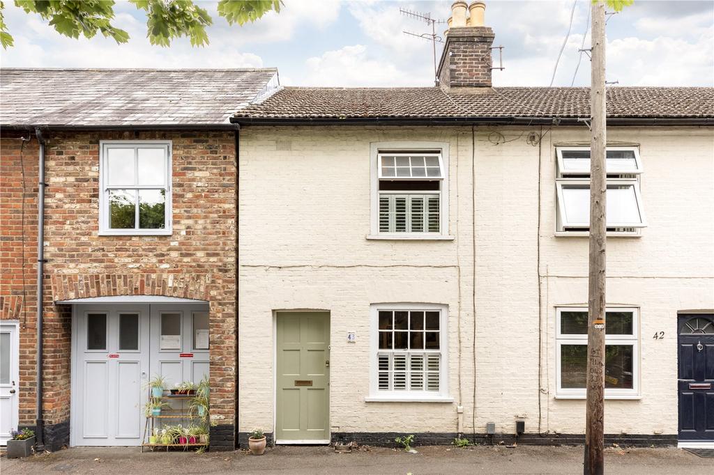 Ellesmere Road, Berkhamsted, Hertfordshire, HP4 2 bed terraced house £1,500 pcm (£346 pw)