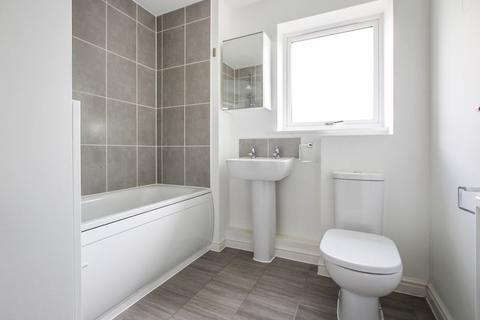 18 Meadow Drive, Aveley, South Ockendon, RM15 4DY