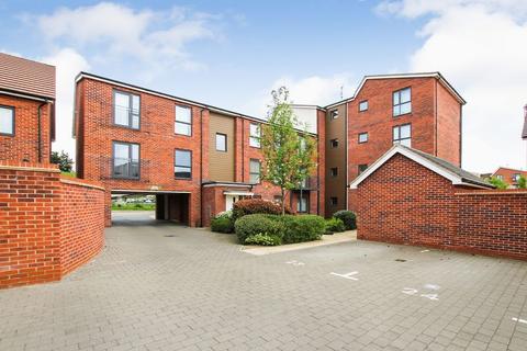 18 Meadow Drive, Aveley, South Ockendon, RM15 4DY