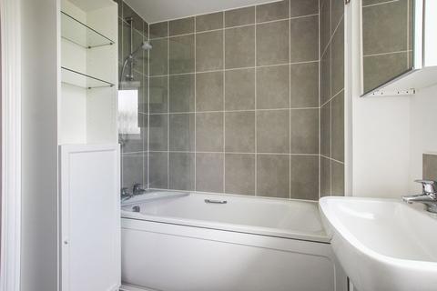 18 Meadow Drive, Aveley, South Ockendon, RM15 4DY