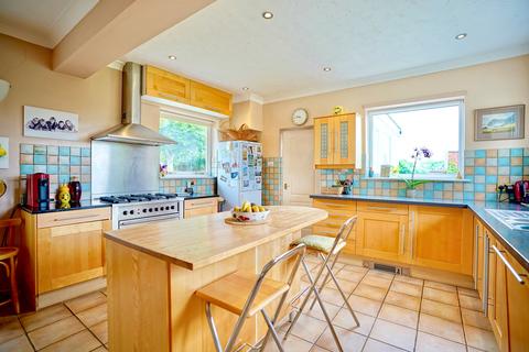 4 bedroom detached bungalow for sale - Church Road, Hargrave, NN9