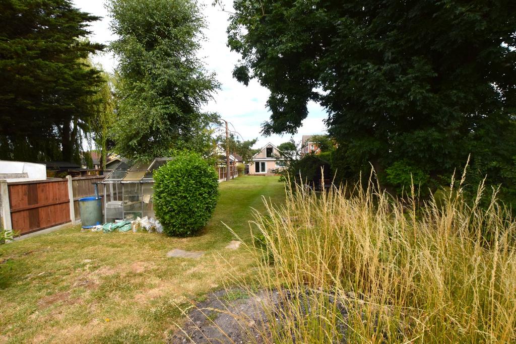 St Agnes Road, Billericay, CM12 4 bed property with land £650,000