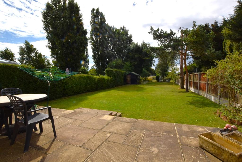 St Agnes Road, Billericay, CM12 4 bed property with land £650,000