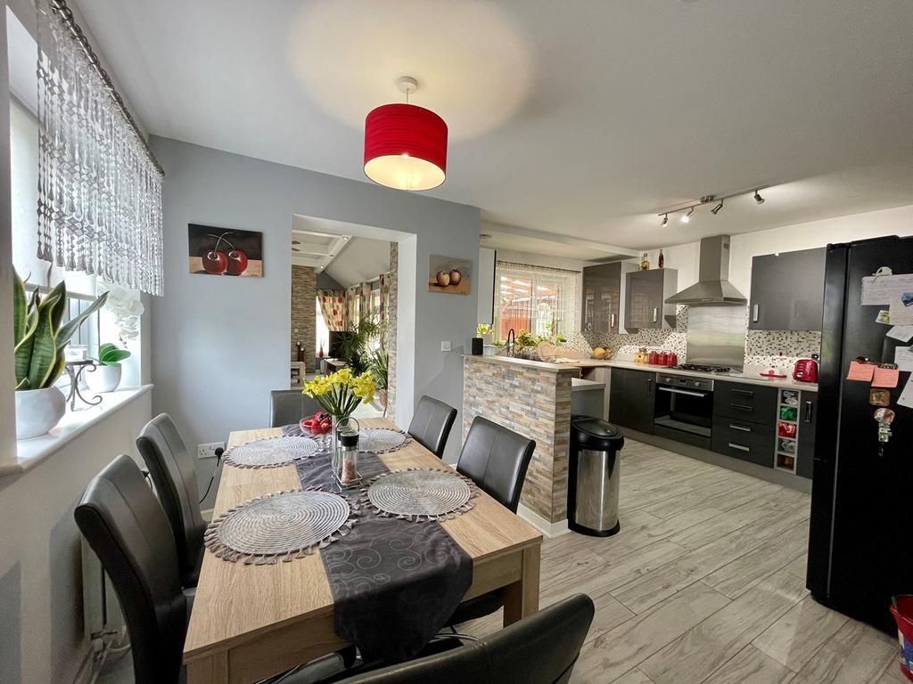 Barra Walk, Corby, NN17 5 bed semidetached house for sale £345,000