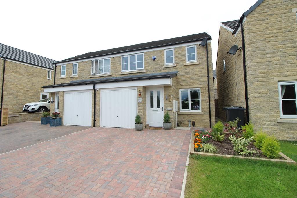 Glatton Drive, Oakworth, Keighley, BD22 3 bed semidetached house £