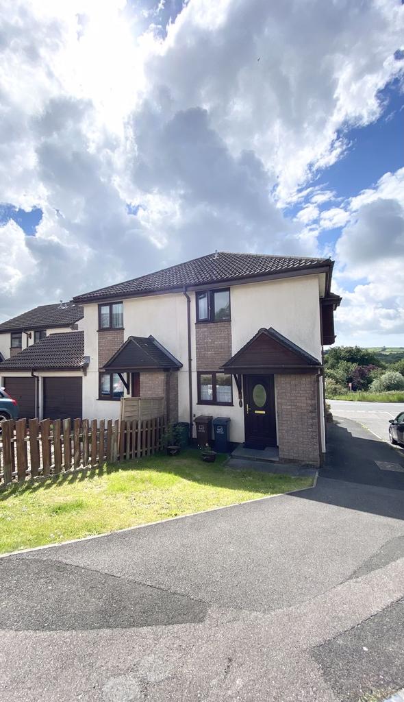 Hazeldene Close, Ivybridge 2 bed end of terrace house £825 pcm (£190 pw)