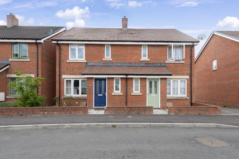 Maple Road, Shaftesbury SP7 3 bed semidetached house £260,000
