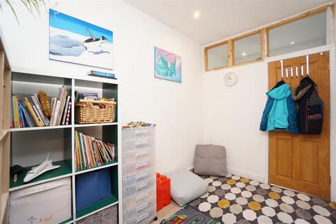 156 Derbyshire Lane, Sheffield, S8 8SE