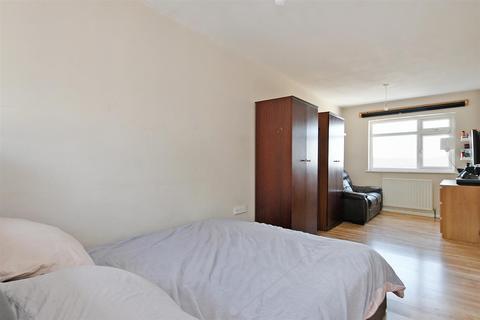 8 Bole Hill Road, Sheffield, S6 5DD