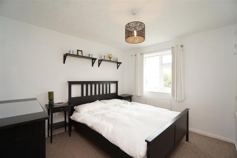 16 Jacobs Drive, Sheffield, S5 6EB