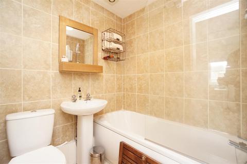 16 Jacobs Drive, Sheffield, S5 6EB