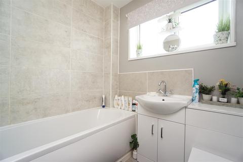 16 Lytton Road, Sheffield, S5 8AX