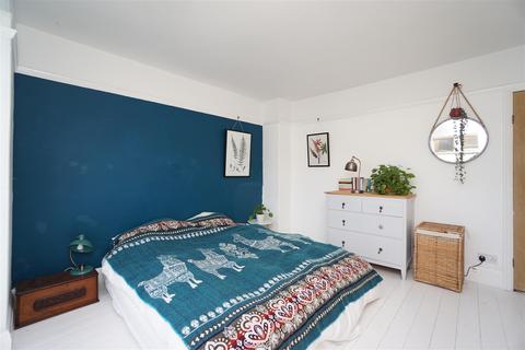 43 Bishopscourt Road, Sheffield, S8 9HN