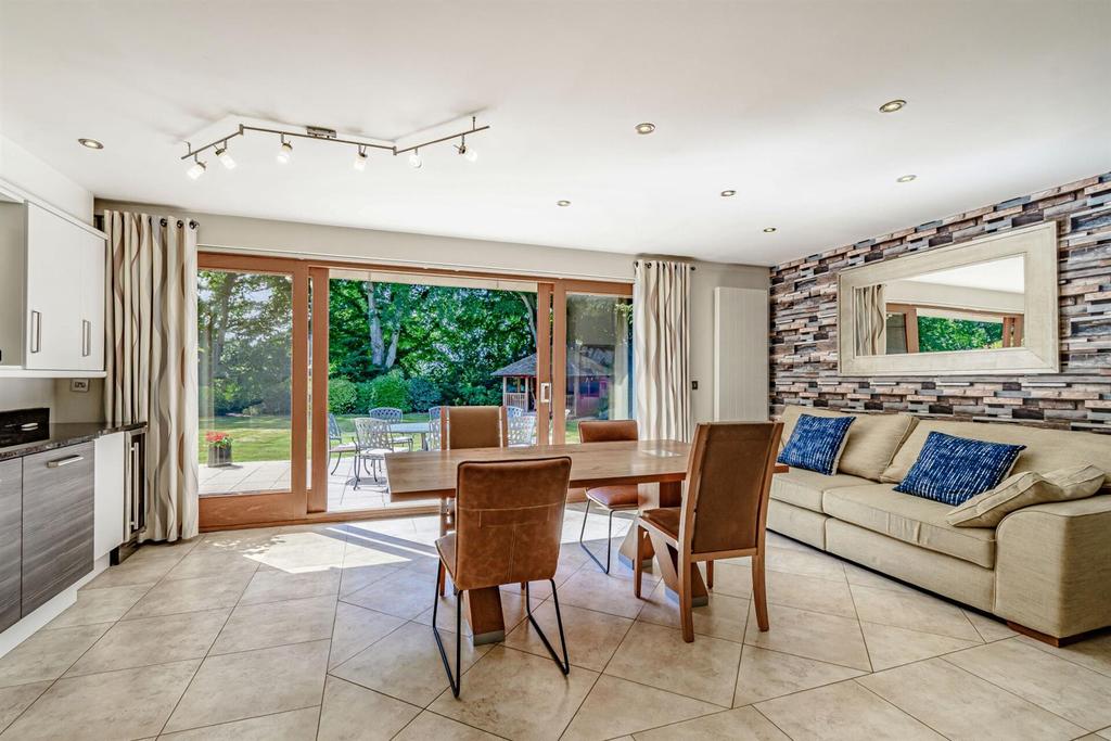 8506746-interior54.jpg
