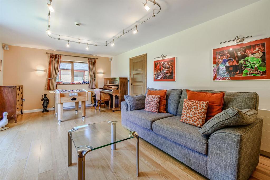 8506746-interior37.jpg