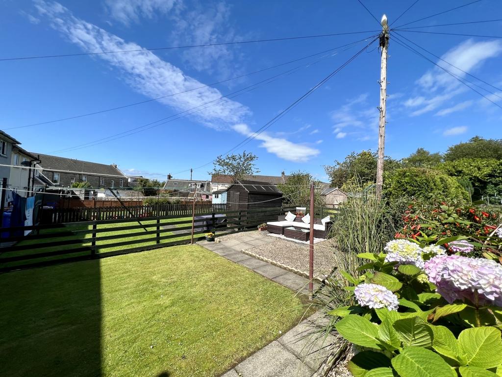 42 Kings Road, Beith 3 bed end of terrace house £125,000