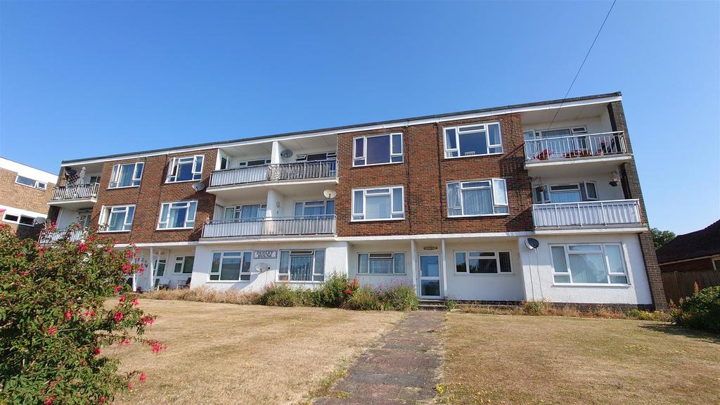 Cooden Drive, BexhillOnSea 2 bed flat £900 pcm (£208 pw)