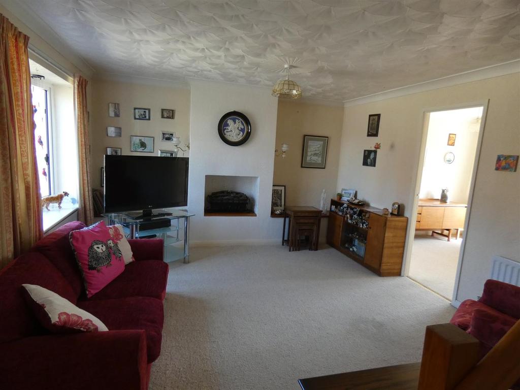 Moorcroft Close, Cheadle, StokeOnTrent 3 bed detached house £259,000