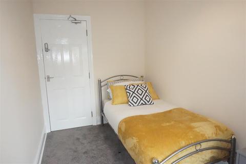 5 bedroom house share to rent - Room 5 Flat 320 Beverley RoadHull