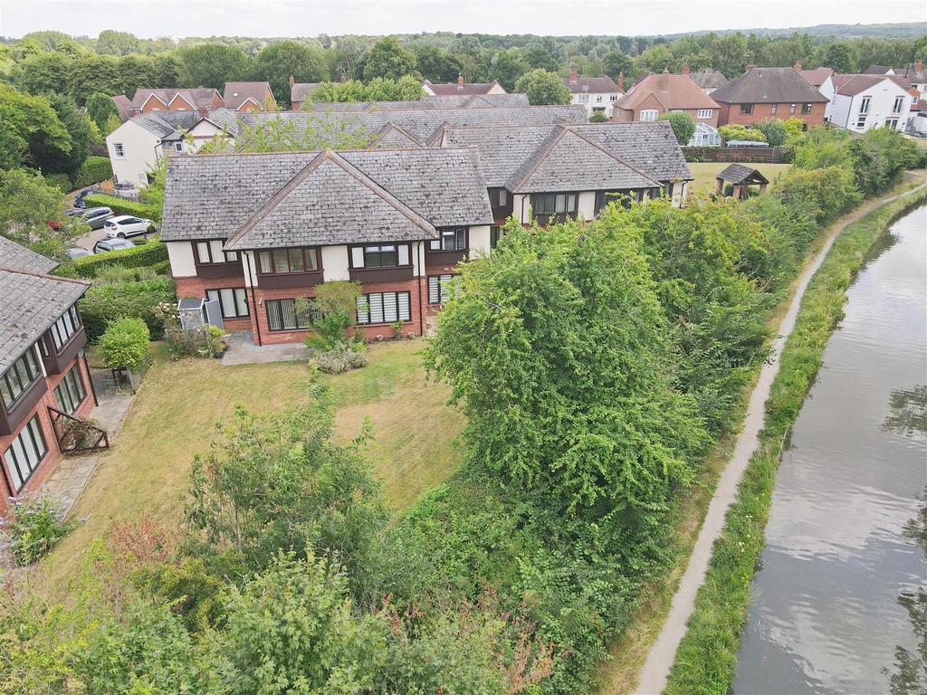 The Mount, Simpson, Milton Keynes 2 bed flat £170,000