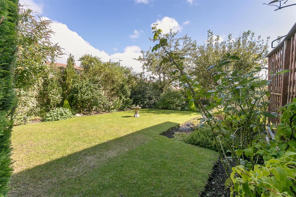 The Drive, Denton Burn, Newcastle... 3 bed detached house £230,000