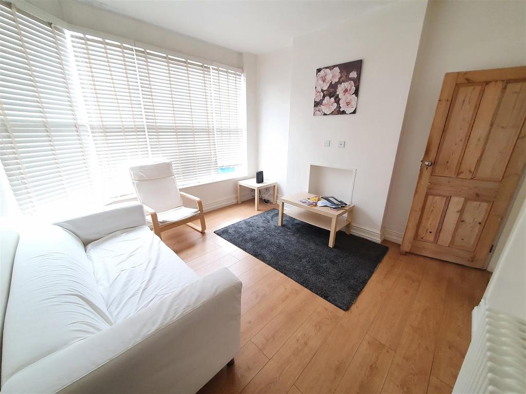 Highland Road, Earlsdon, Coventry 3 bed end of terrace house £265,000
