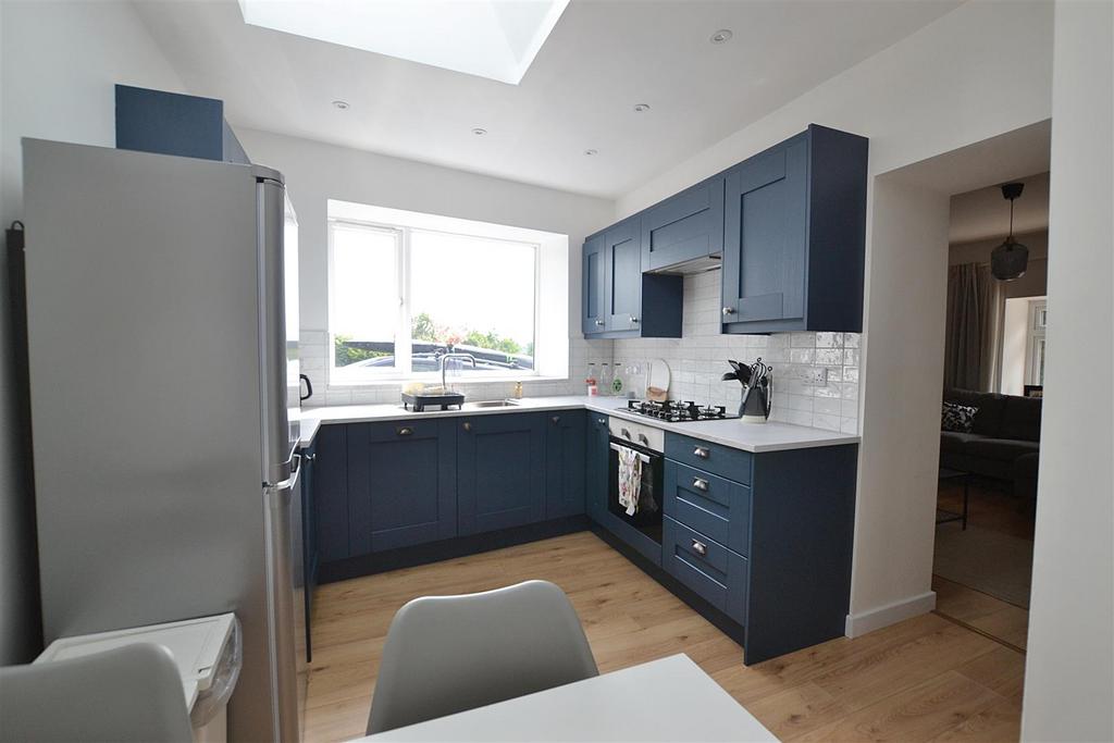 Kitchen...JPG