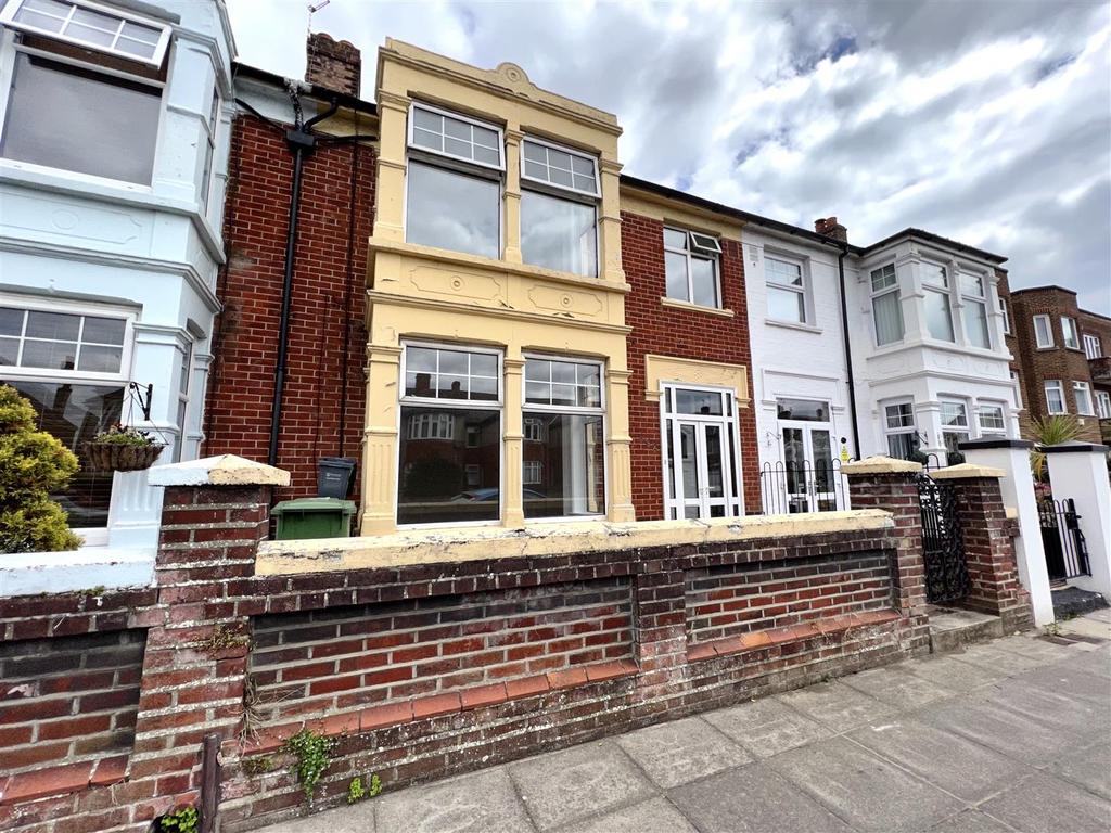 Northern Parade, Portsmouth 3 bed terraced house £1,350 pcm (£312 pw)