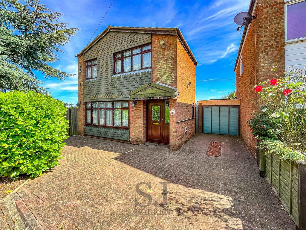 Birch Road, Tillingham, Southminster 3 bed detached house £285,000