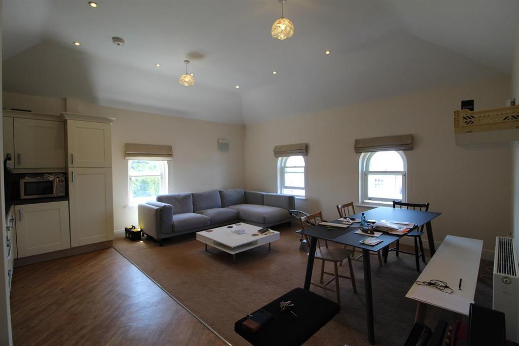 Hunters Reach, Kenilworth Road, Leamington Spa 2 bed apartment £950