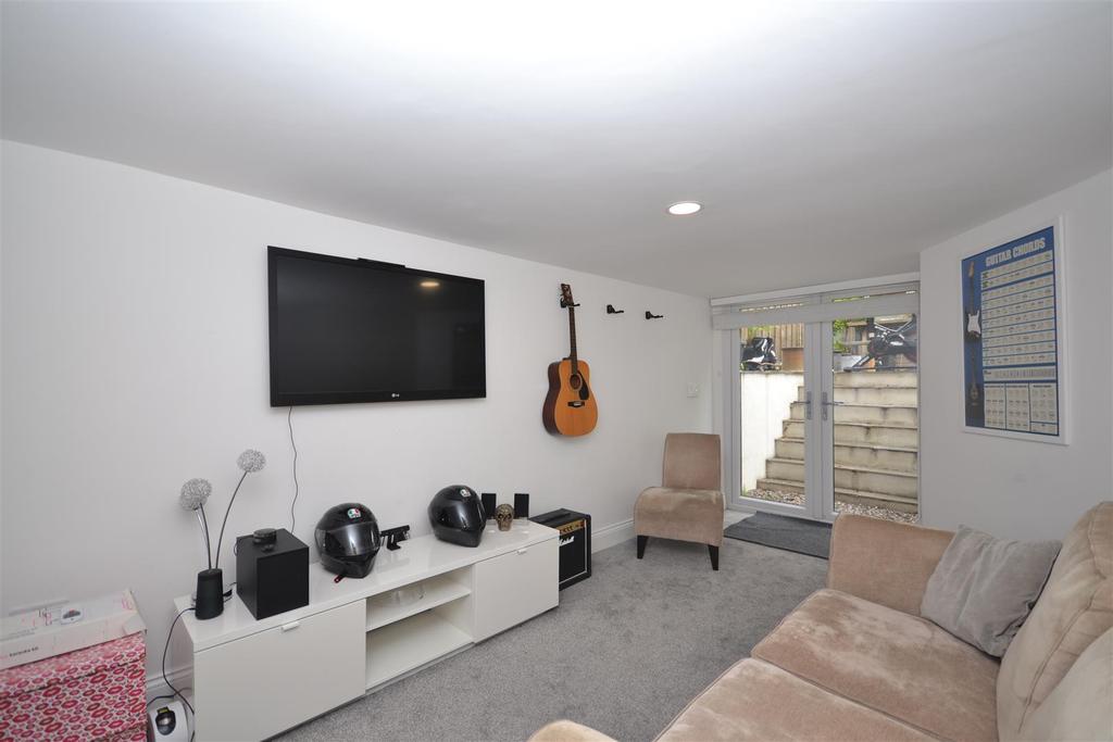 Lidgett Lane, Garforth, Leeds 4 bed terraced house £295,000