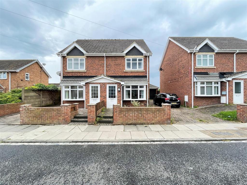 Owton Manor Lane, Hartlepool 3 bed semidetached house £525 pcm (£121 pw)
