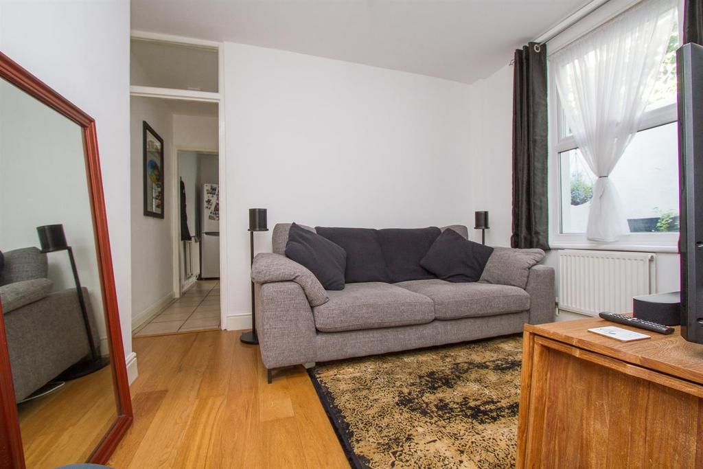 Bear Road, Brighton 2 bed flat for sale £350,000