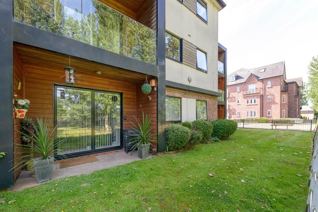 Barony Road, Nantwich 2 bed apartment £242,500