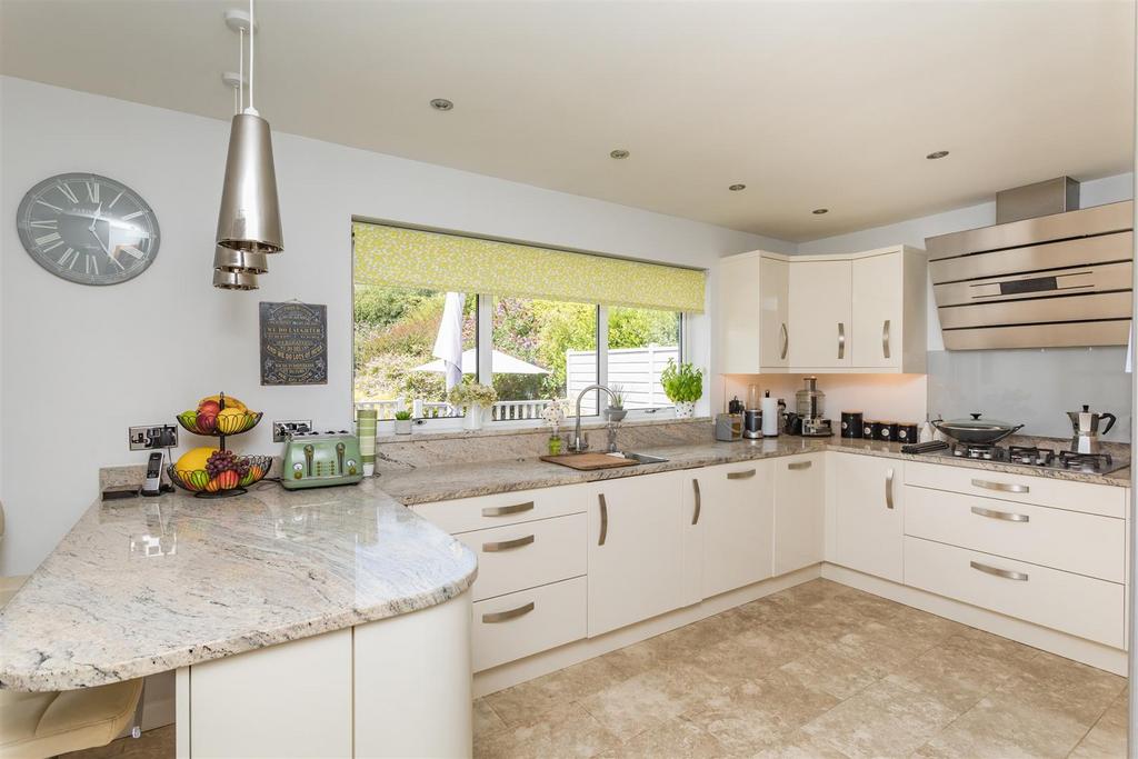 Lullington Close, Seaford 3 bed detached house £925,000