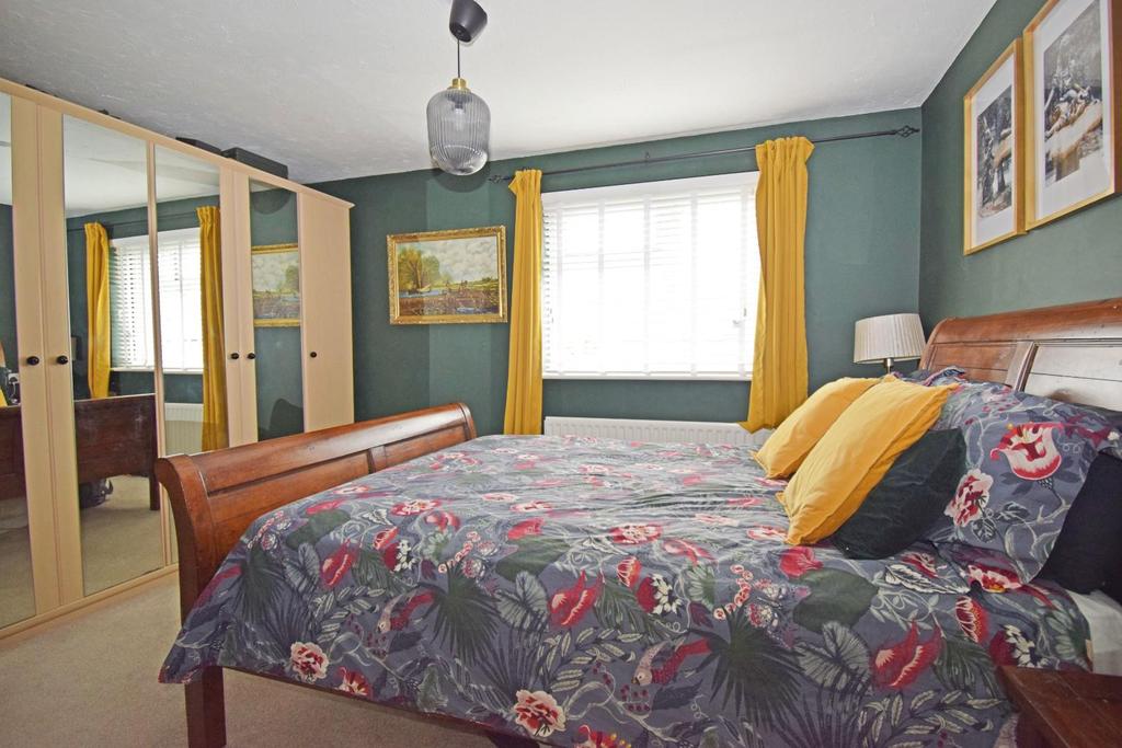 11 Guys Walk, bed 1b.jpg